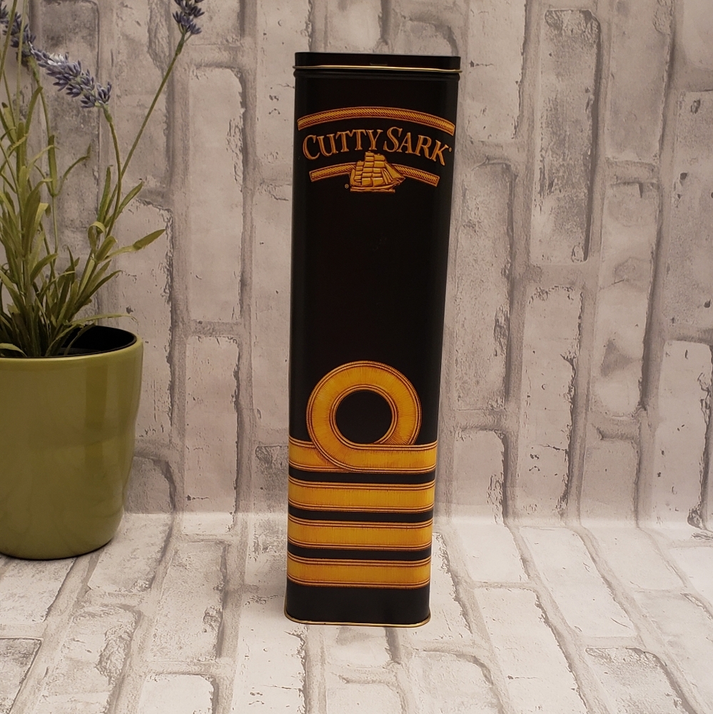 Vintage CUTTY SARK TIN Scots Whiskey Hinged Lid Black w Gold in Relief